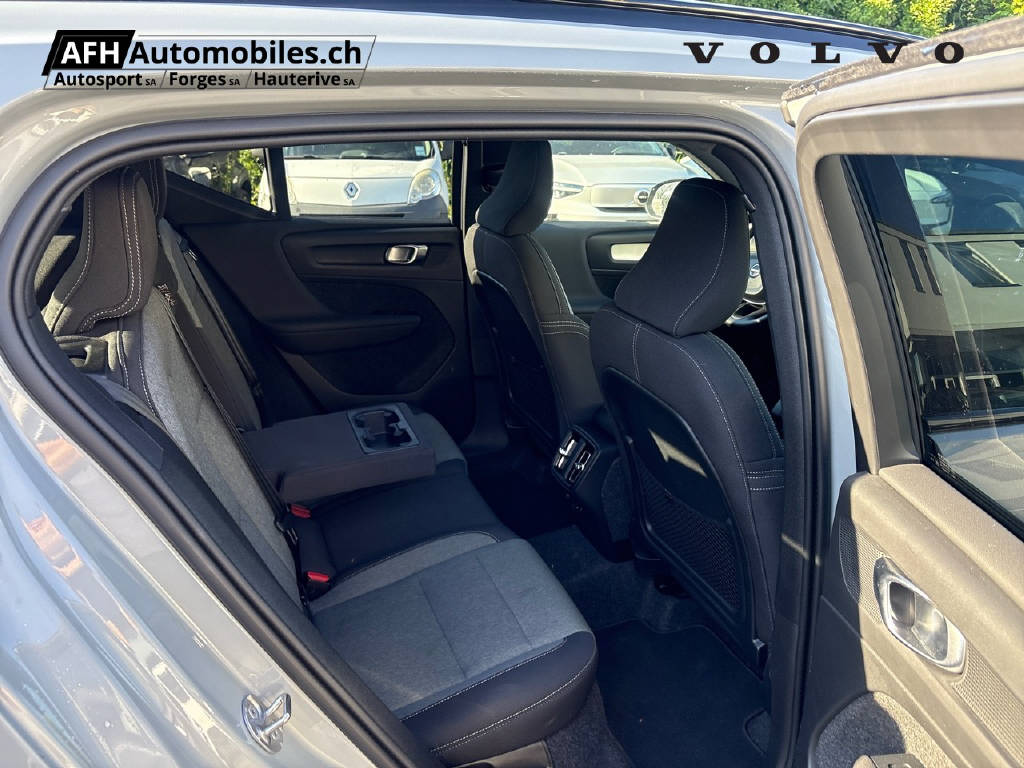 VOLVO XC40 2.0 B3 MH Plus Dark-image-11