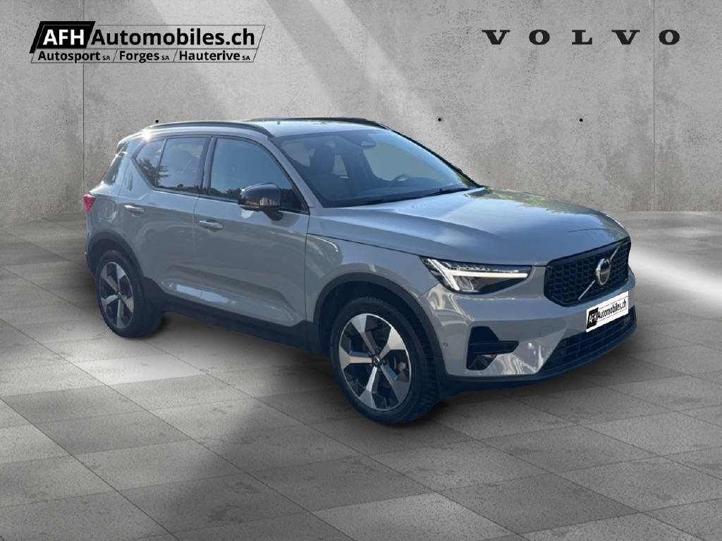 VOLVO XC40 2.0 B3 MH Plus Dark-showroom-element-1