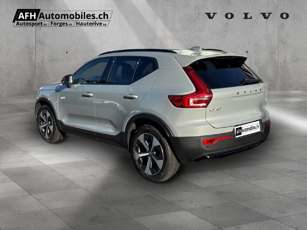 VOLVO XC40 2.0 B3 MH Plus Dark-showroom-element-3