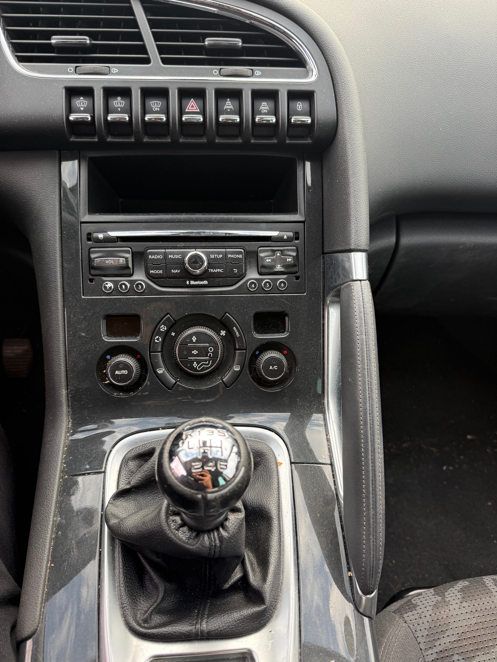 PEUGEOT 3008 1.6 16V T Platinum-image-6
