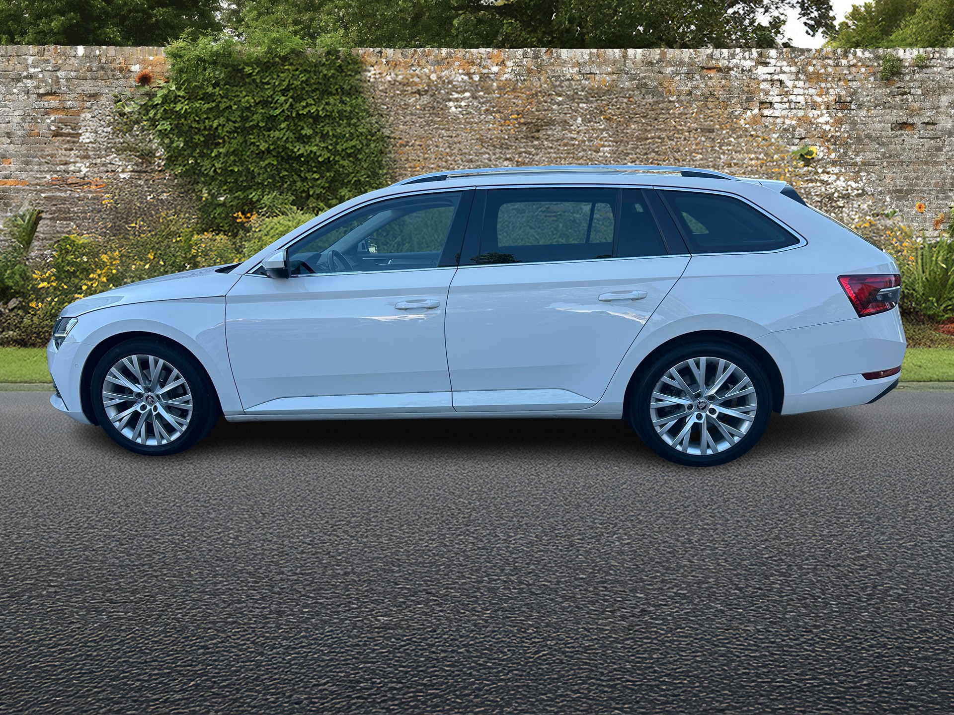 SKODA Superb 1.4 TSI Sport Line PHEV DSG-image-1