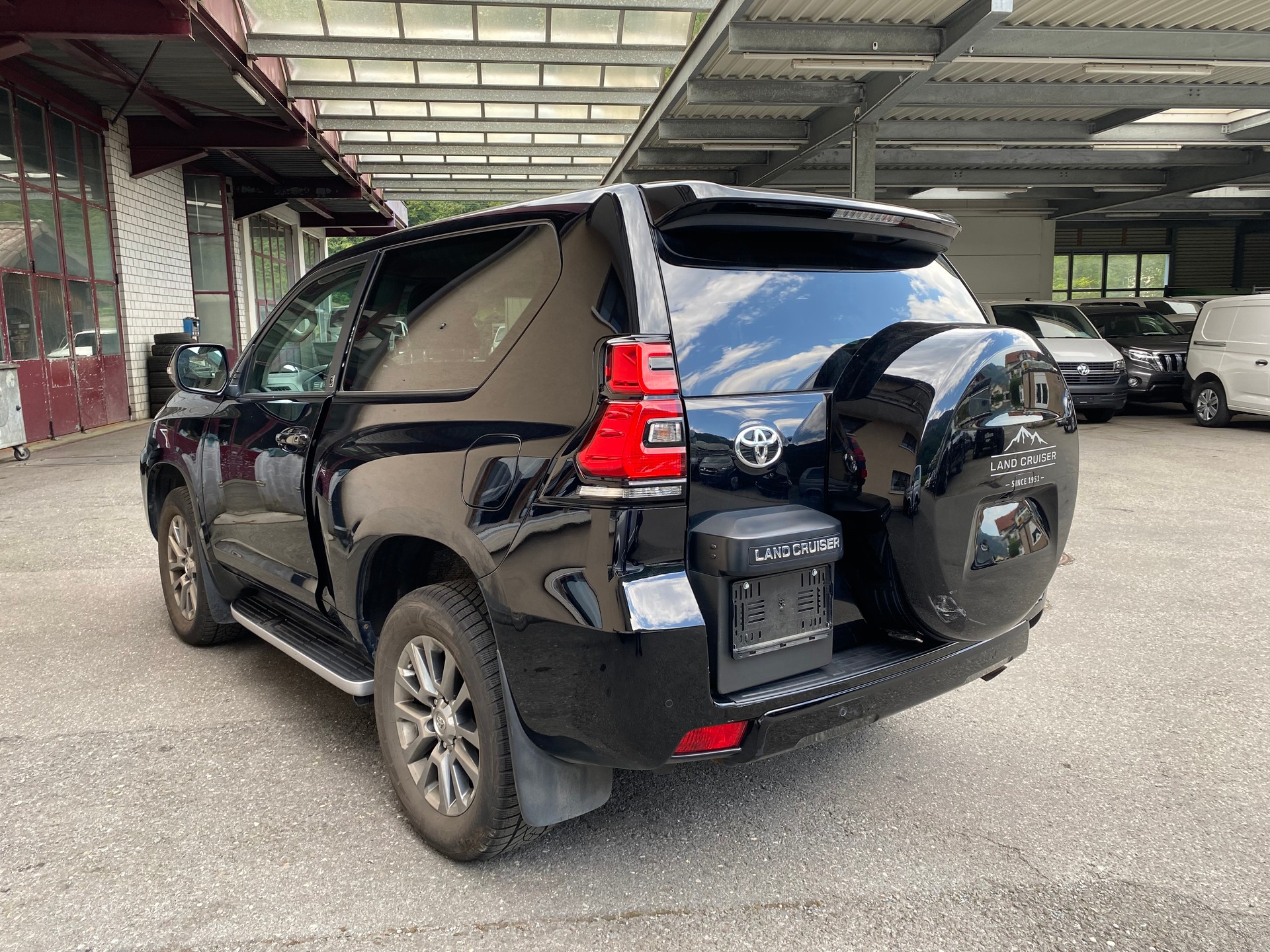 TOYOTA Land Cruiser 2.8TD Limited Edition Since 1951-image-7