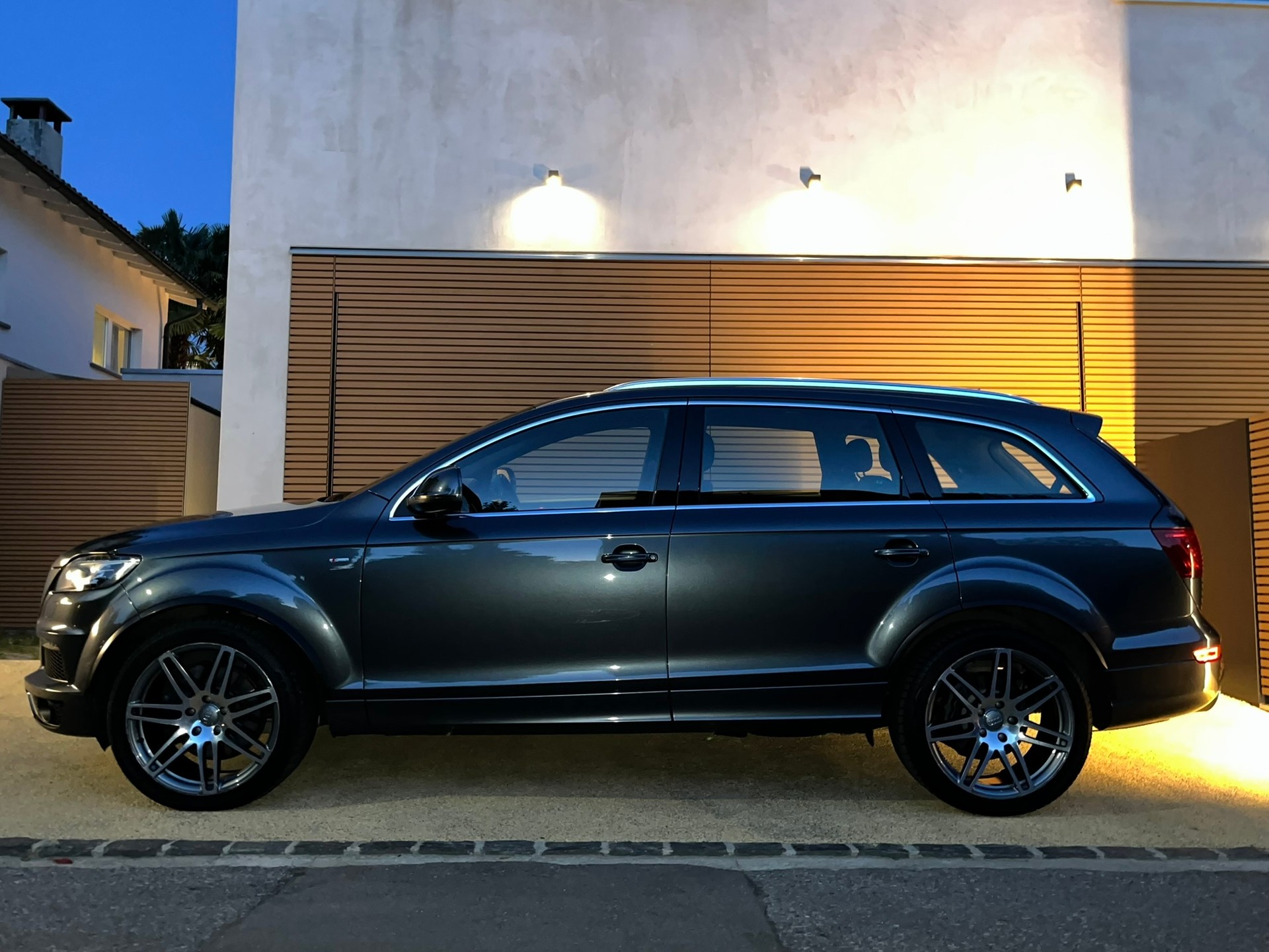 AUDI 3.0 V6 TDI q. T-Tr. add blue