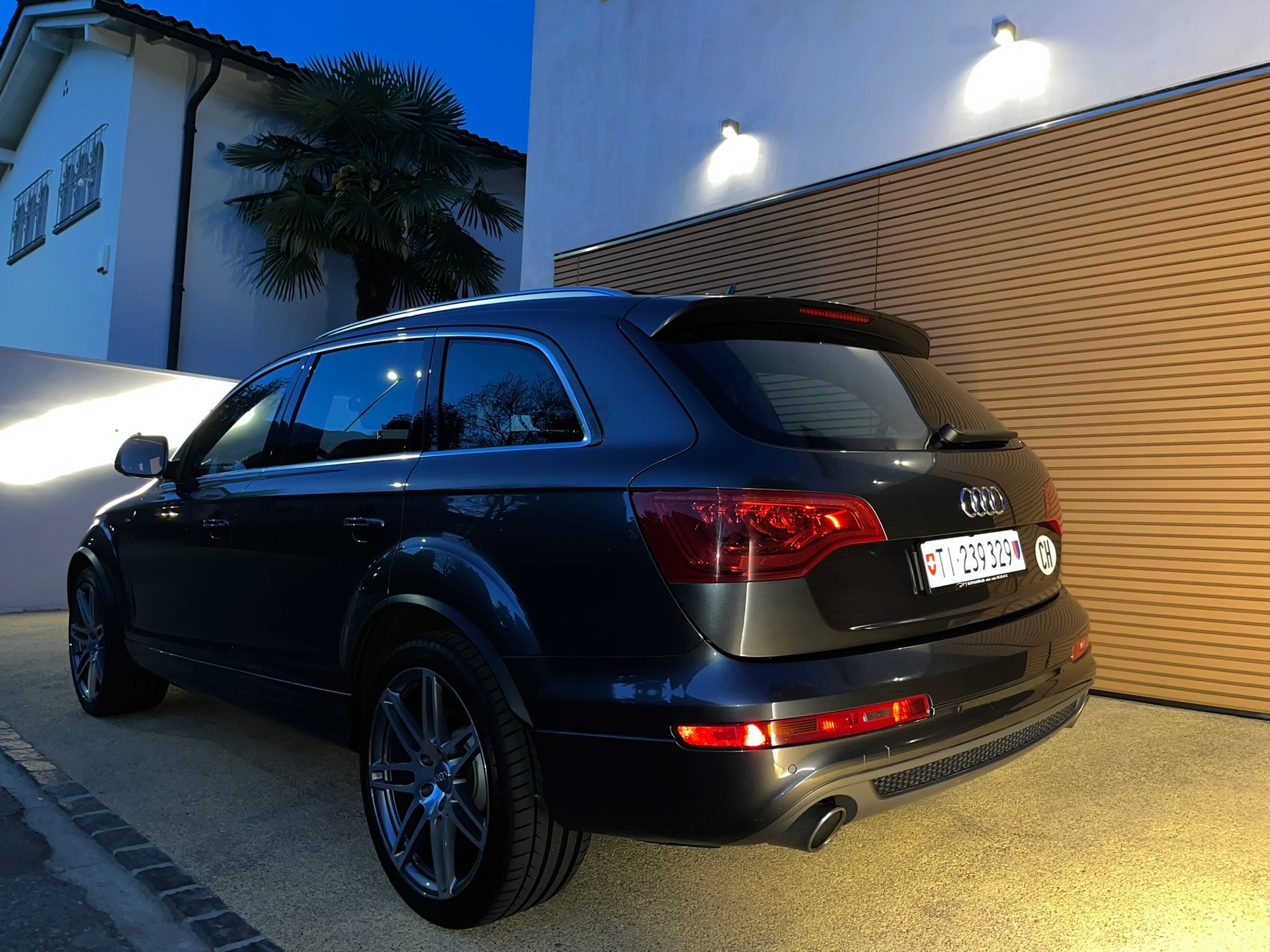 AUDI 3.0 V6 TDI q. T-Tr. add blue-image-2