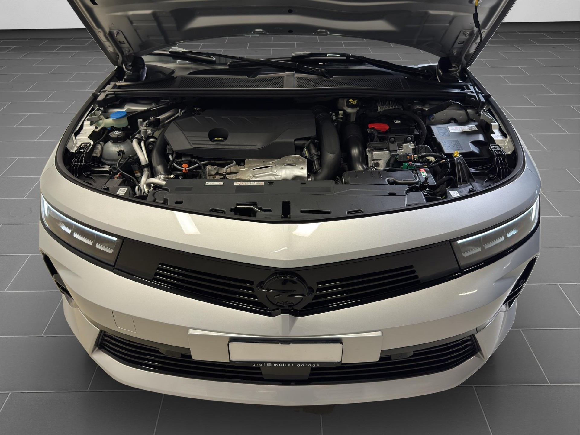 OPEL Astra 1.6 T PHEV 180 Swiss Plus-image-20