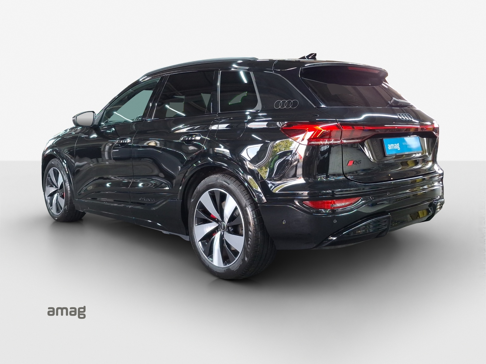 AUDI Q6 e-tron quattro-showroom-element-3