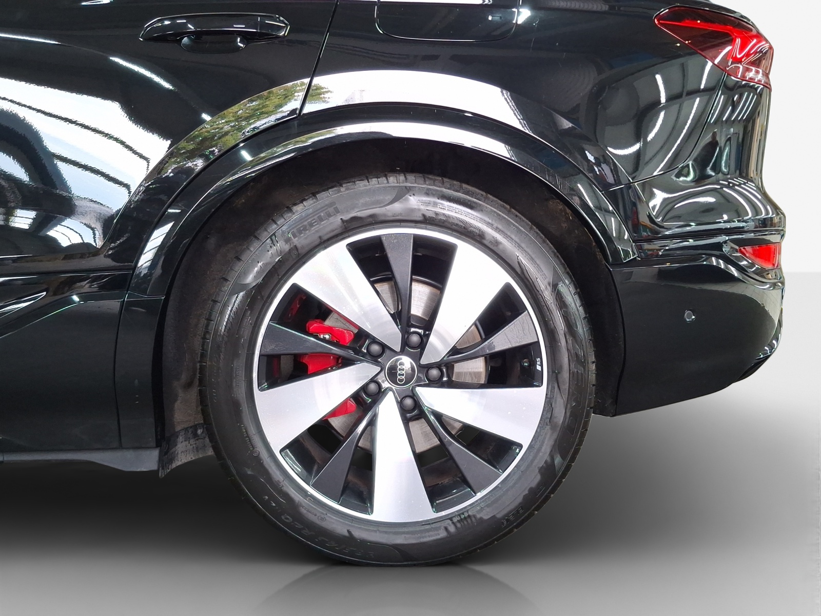 AUDI Q6 e-tron quattro-image-14