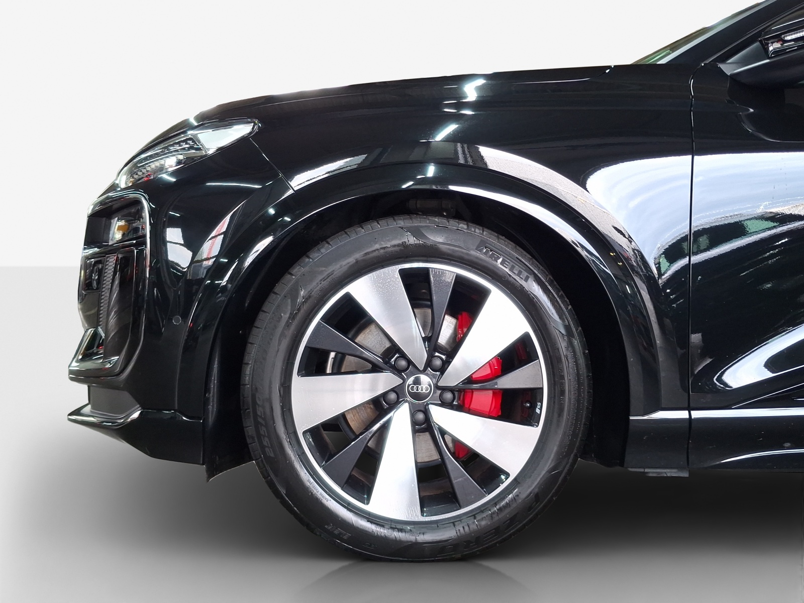 AUDI Q6 e-tron quattro-image-15