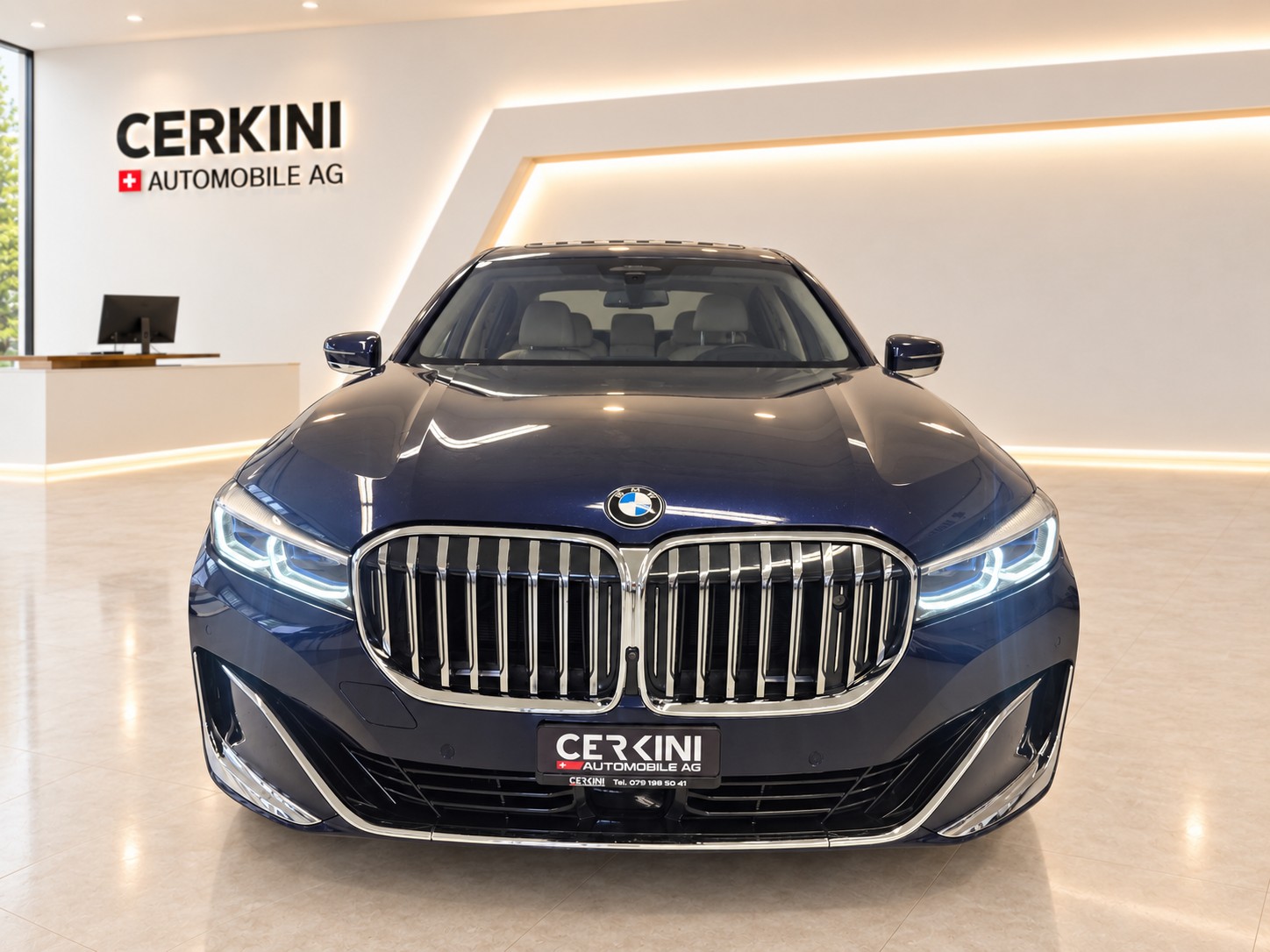 BMW 750i xDrive Steptronic-showroom-element-2
