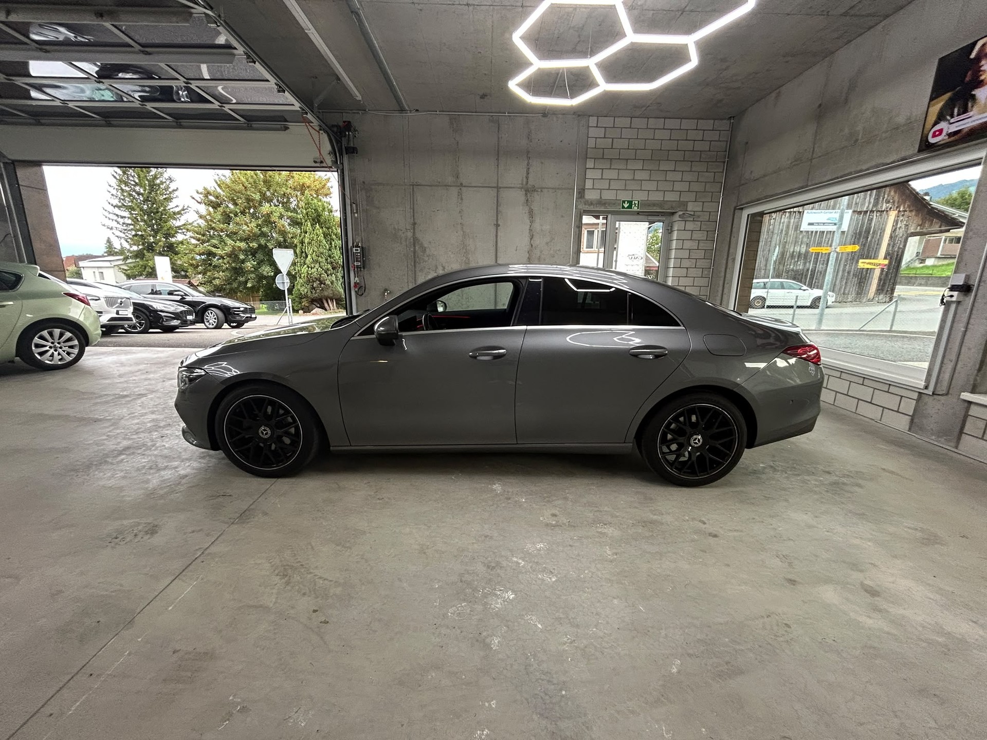 MERCEDES-BENZ CLA 200 Progressive 7G-DCT-showroom-element-2