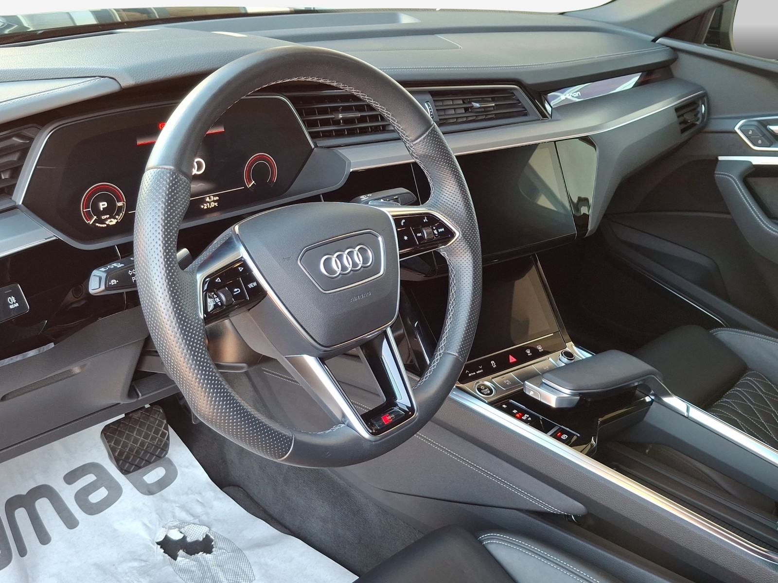 AUDI e-tron 55 Sportback S Line Black Edition quattro-image-7