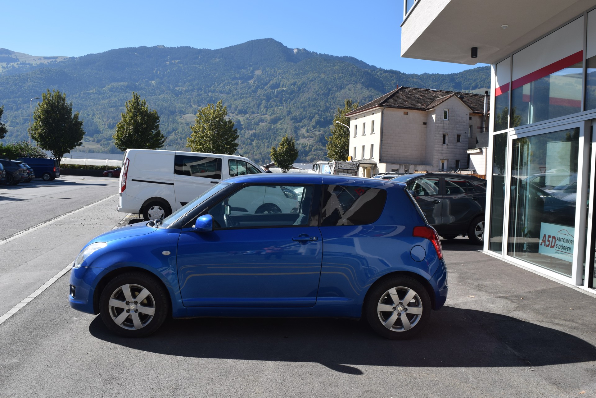 SUZUKI Swift 1.3i 16V GL Top-showroom-element-3