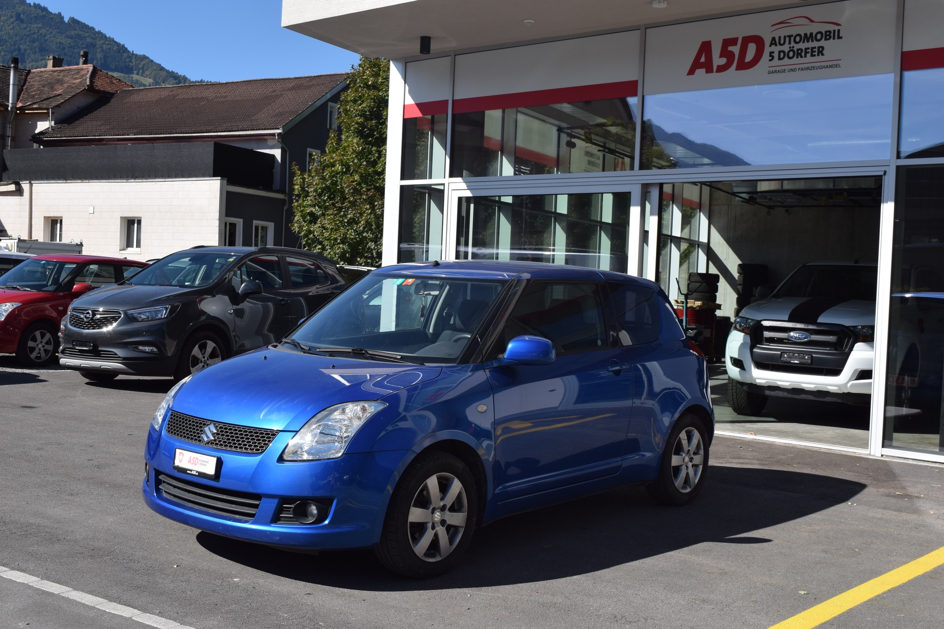 SUZUKI Swift 1.3i 16V GL Top-showroom-element-1