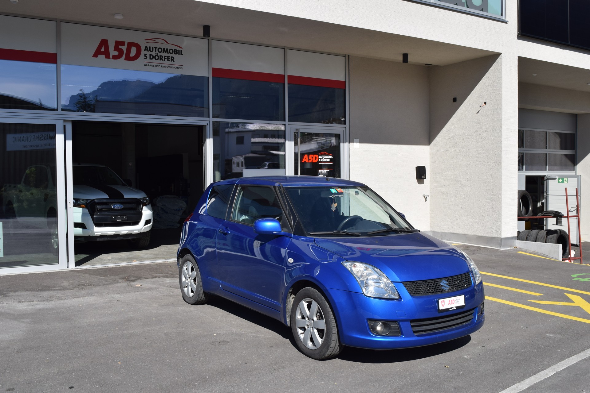 SUZUKI Swift 1.3i 16V GL Top-showroom-element-2