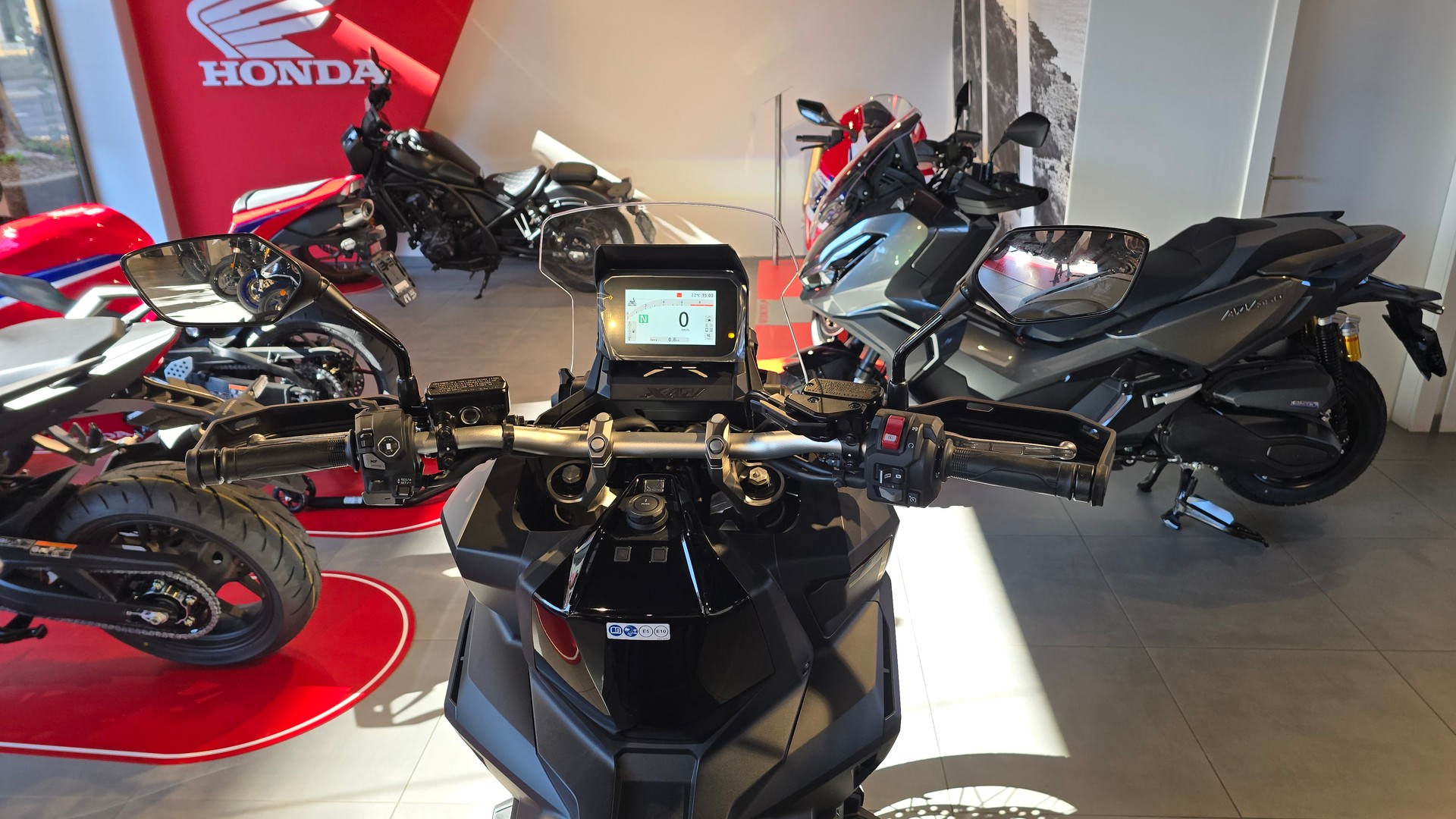 HONDA X-ADV 750-image-11