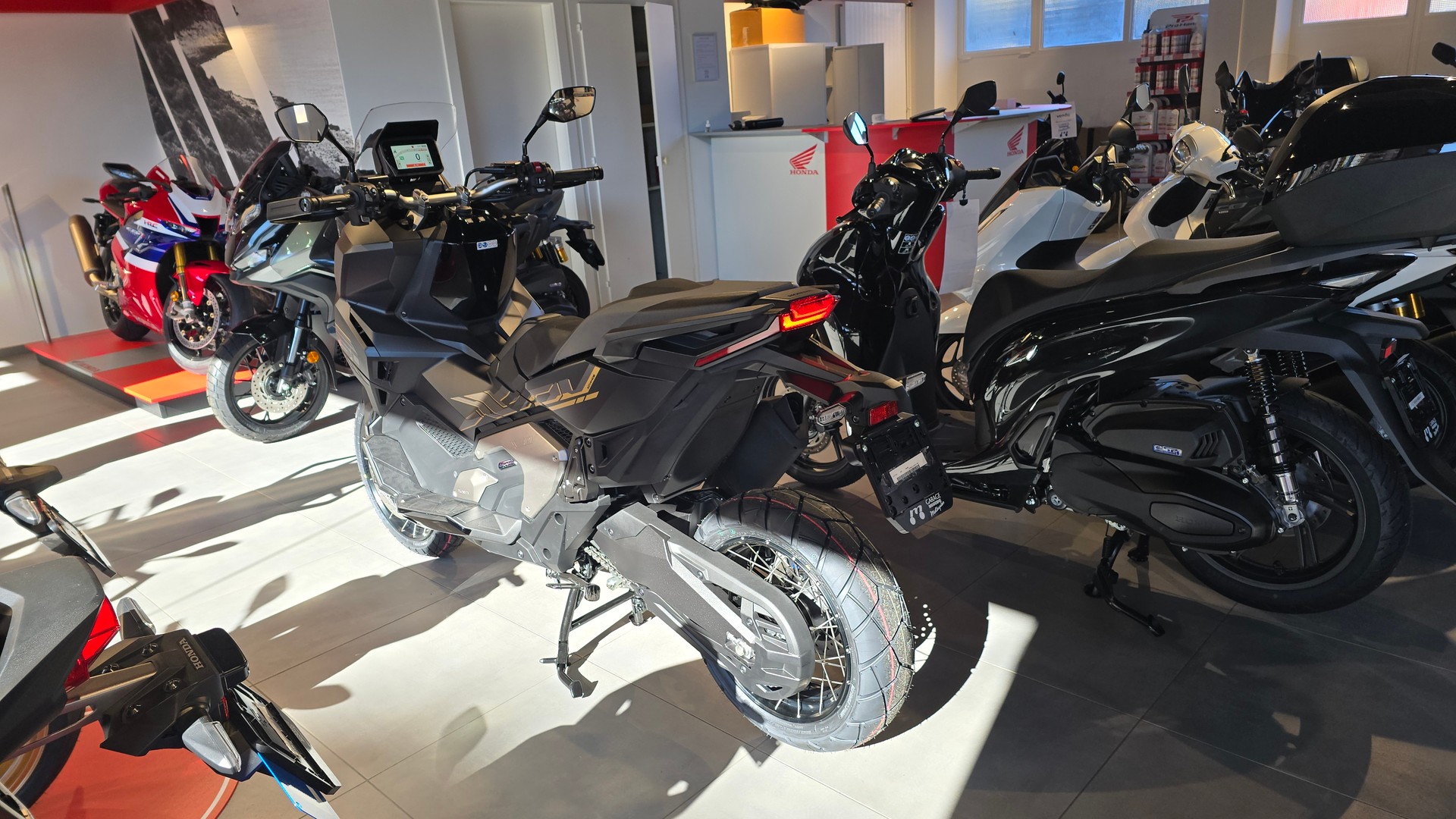 HONDA X-ADV 750-image-4