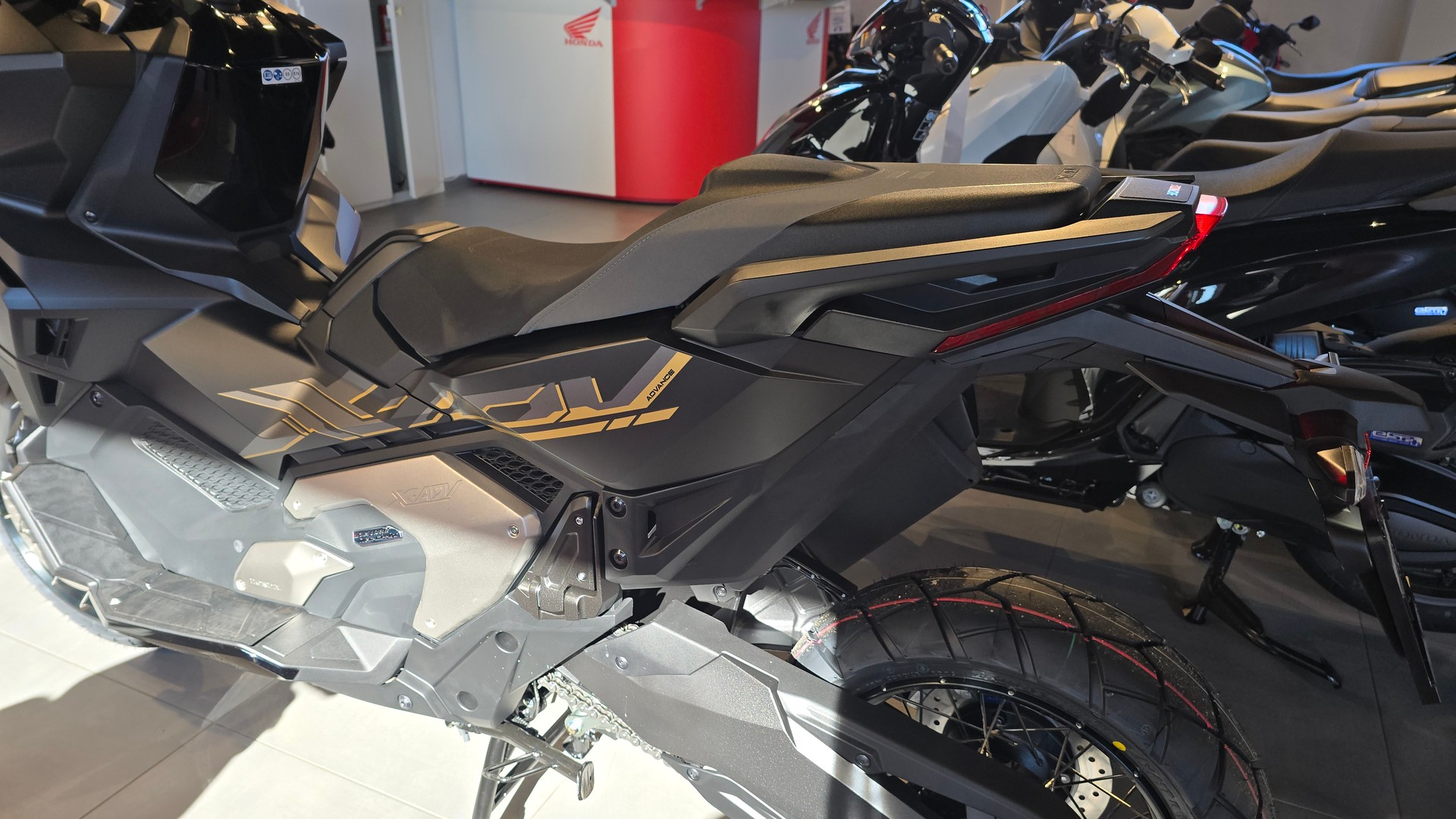 HONDA X-ADV 750-image-5