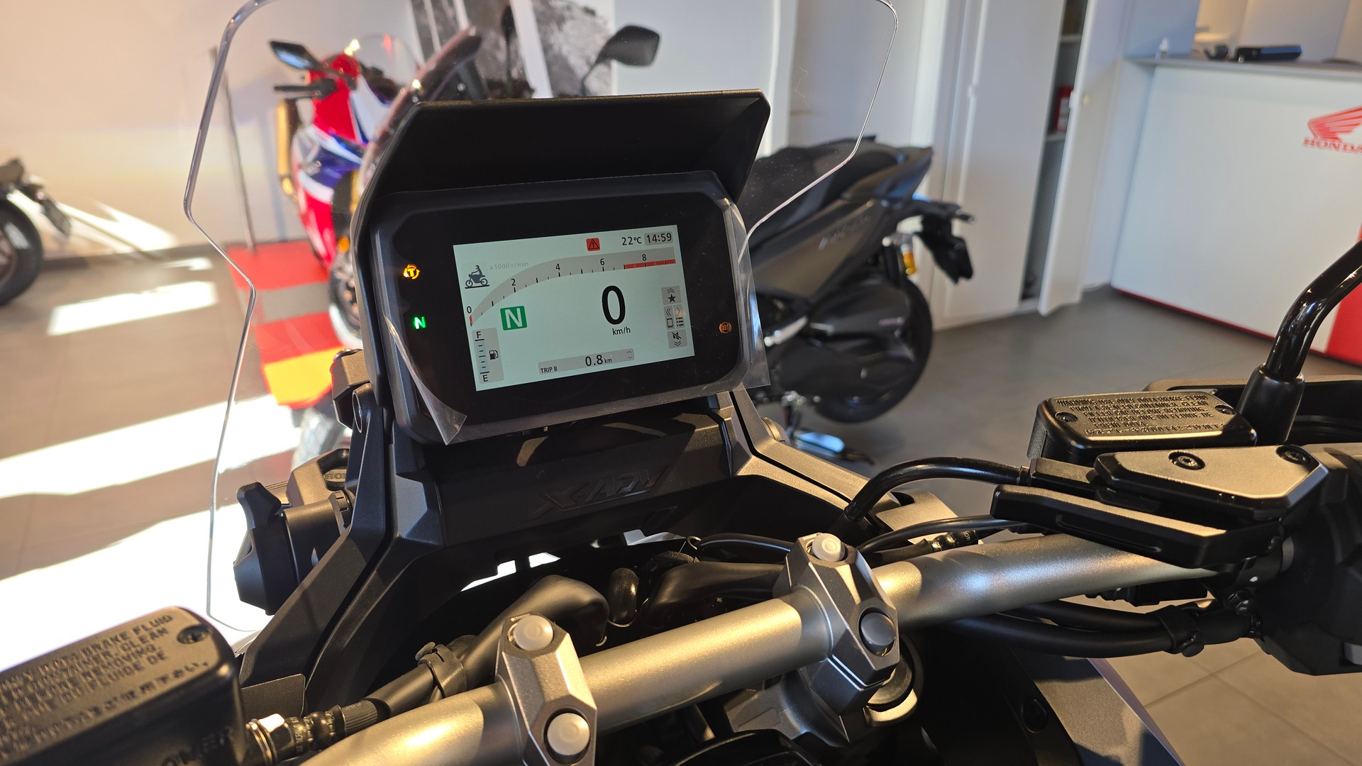 HONDA X-ADV 750-image-7
