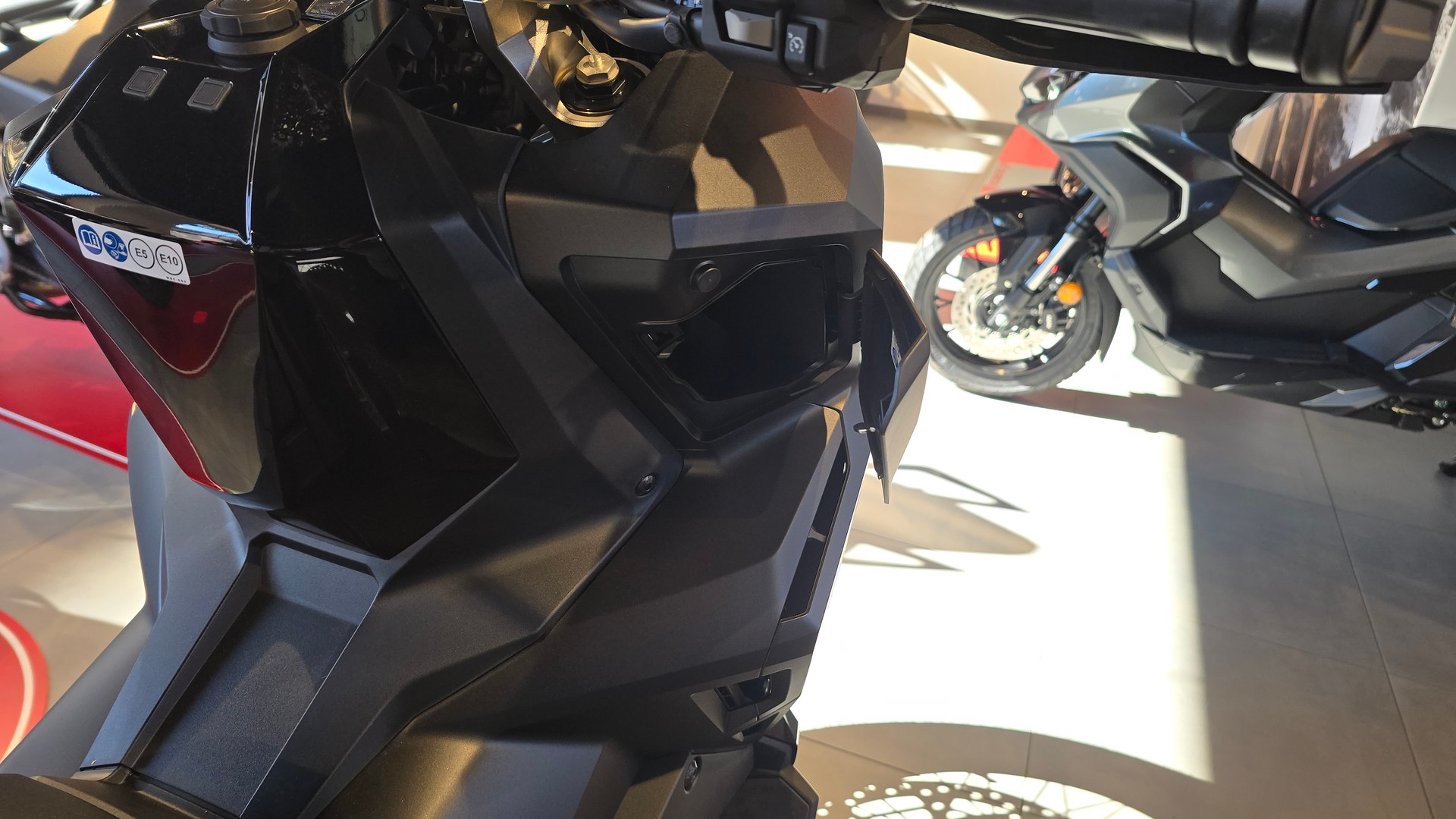HONDA X-ADV 750-image-9