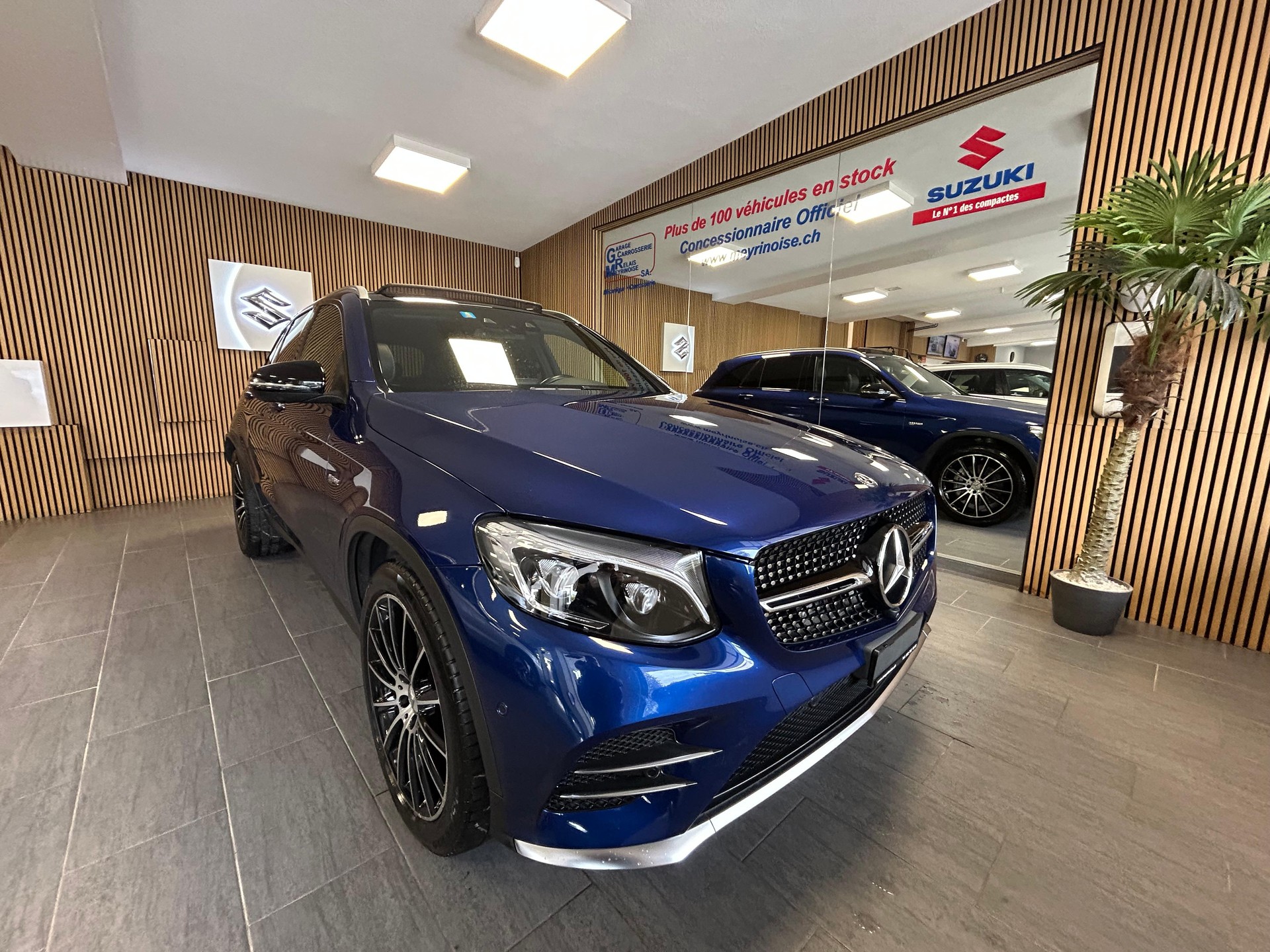 MERCEDES-BENZ GLC 43 AMG 4m-showroom-element-2