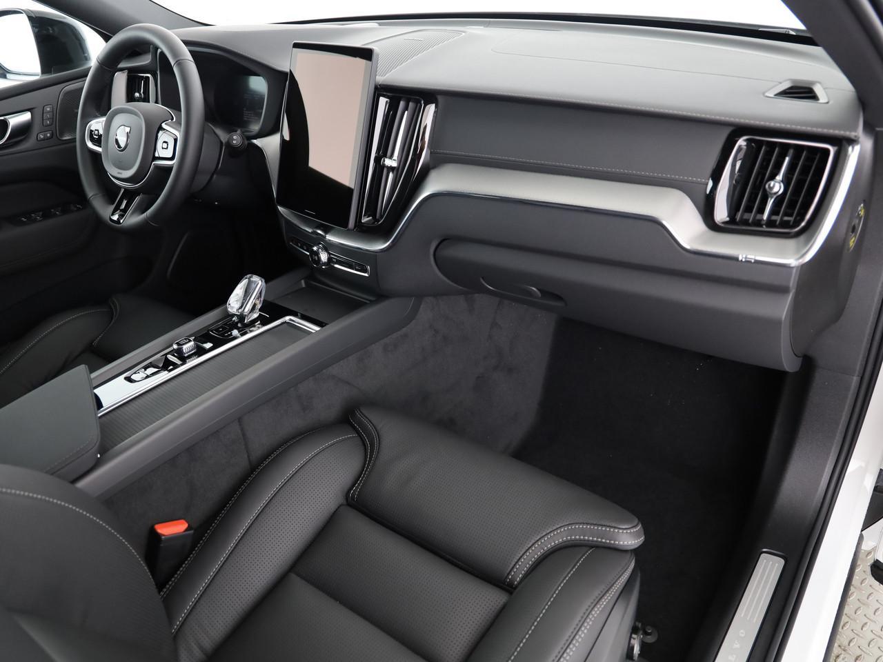 VOLVO XC60 2.0 T8 TE Black Edition eAWD-image-16