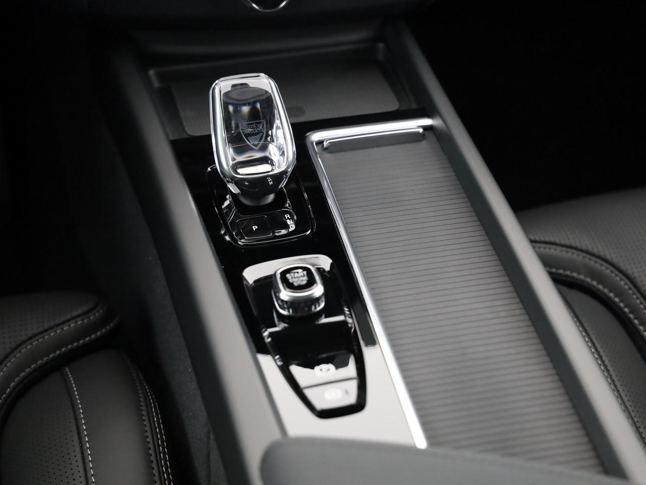 VOLVO XC60 2.0 T8 TE Black Edition eAWD-image-14