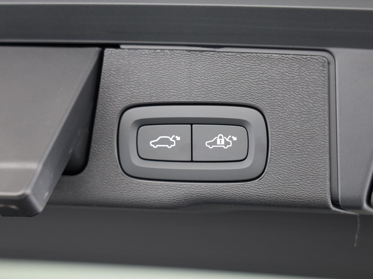 VOLVO XC60 2.0 T8 TE Black Edition eAWD-image-8