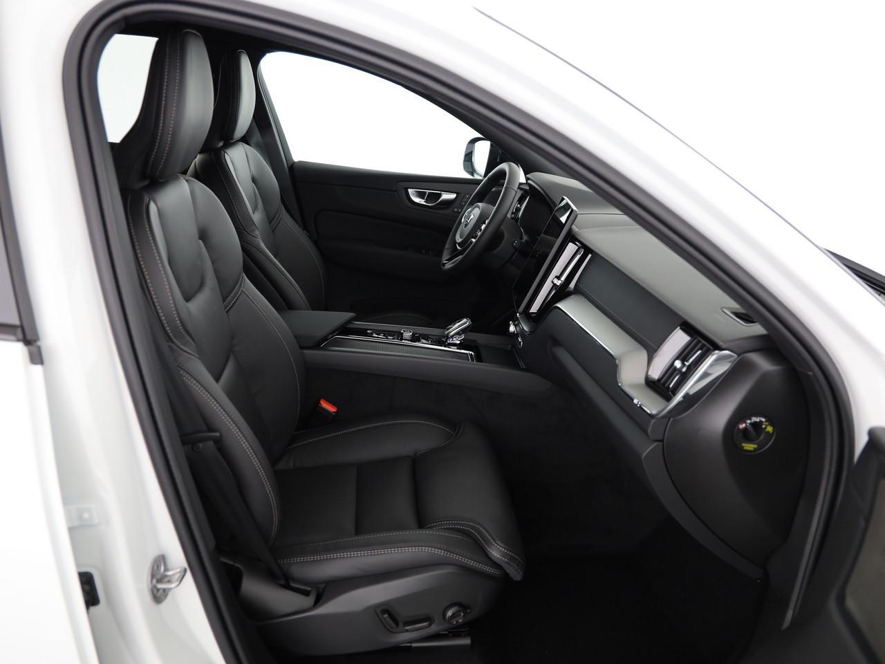 VOLVO XC60 2.0 T8 TE Black Edition eAWD-image-17