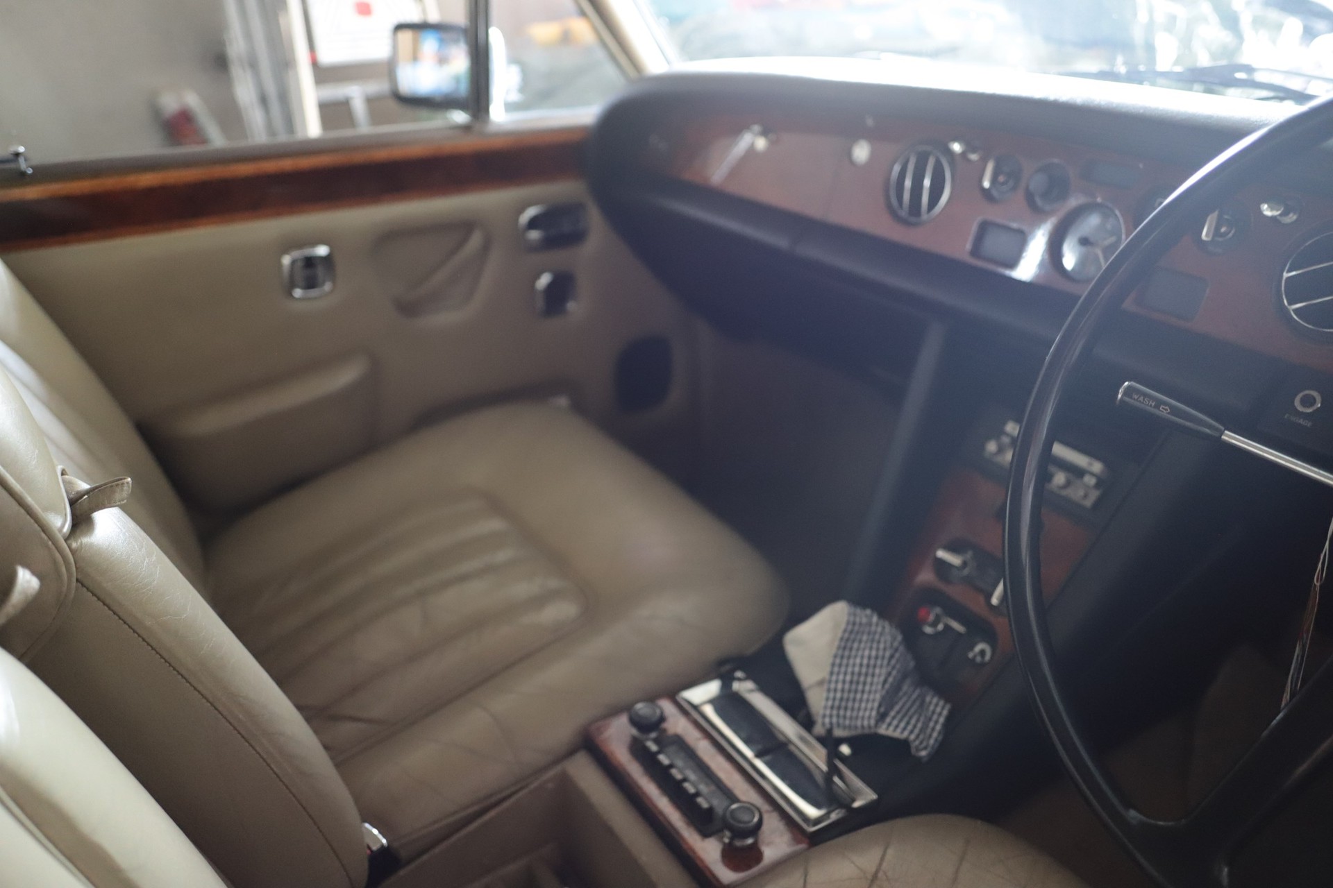 ROLLS-ROYCE Silver Shadow II-image-1