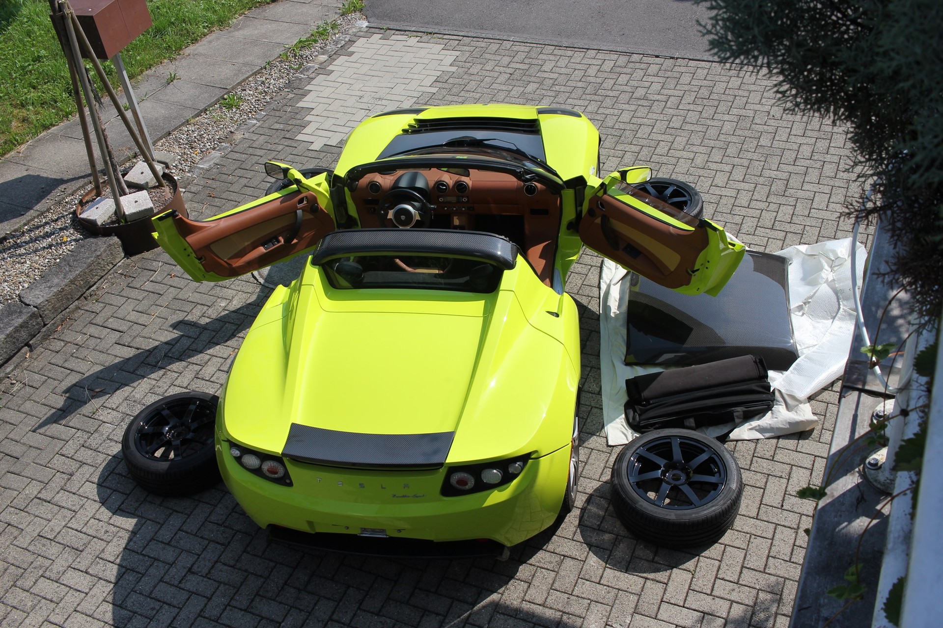 TESLA ROADSTER Sport Signature-Edition-image-9