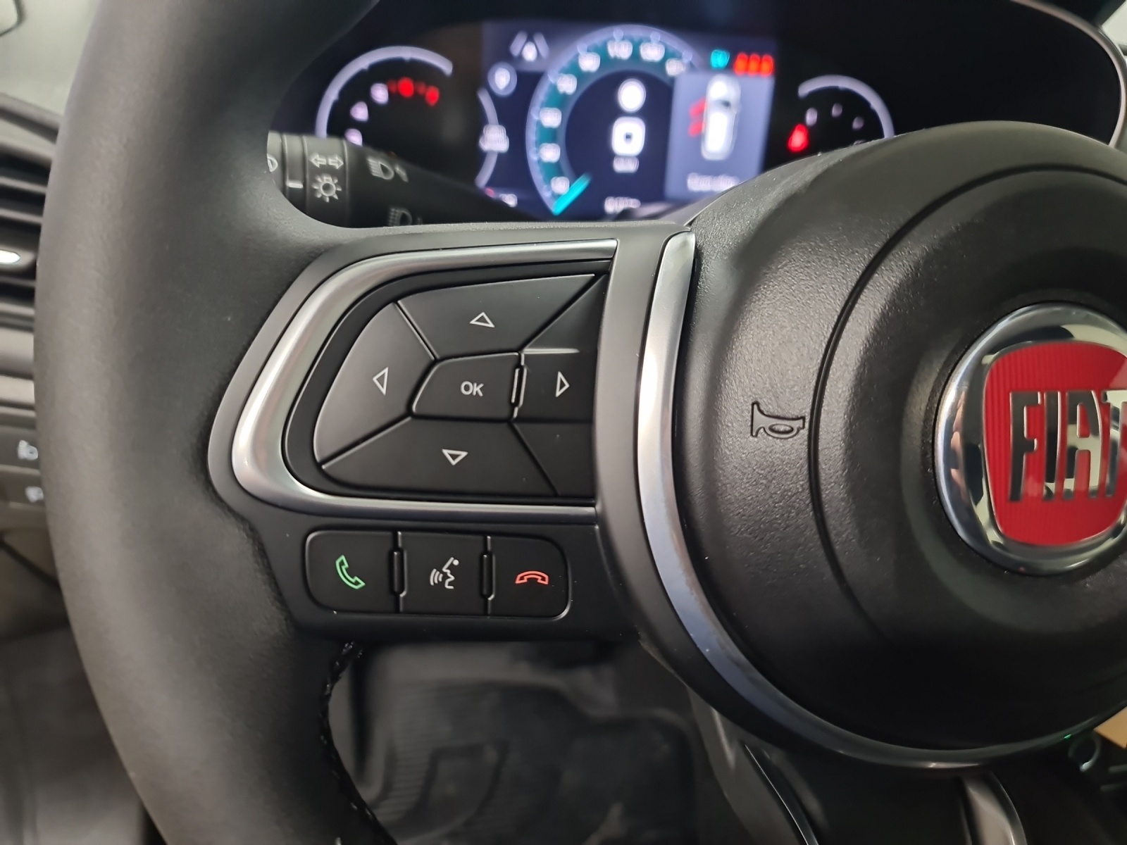 FIAT Tipo Hybrid 1.5 Swiss Edition Cross-image-16