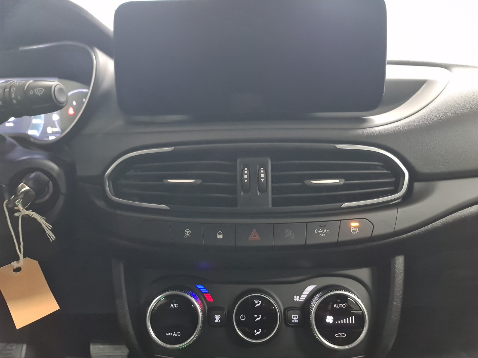 FIAT Tipo Hybrid 1.5 Swiss Edition Cross-image-9