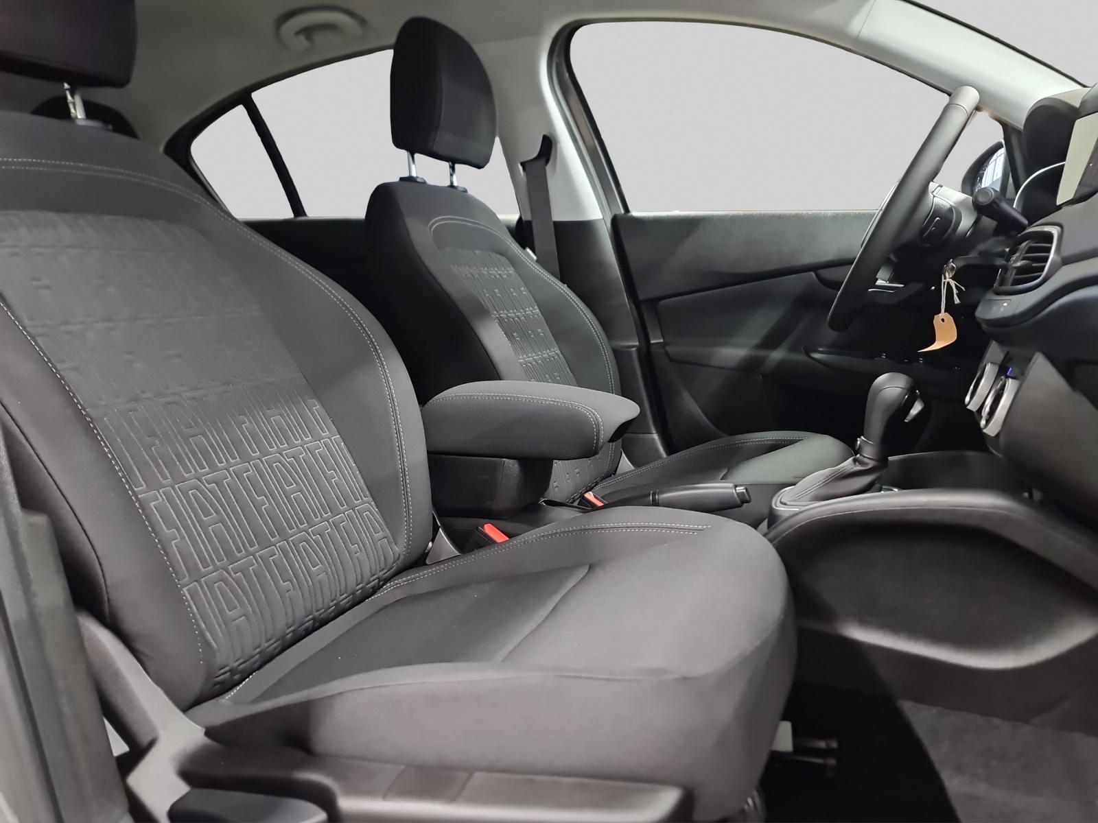 FIAT Tipo Hybrid 1.5 Swiss Edition Cross-image-11