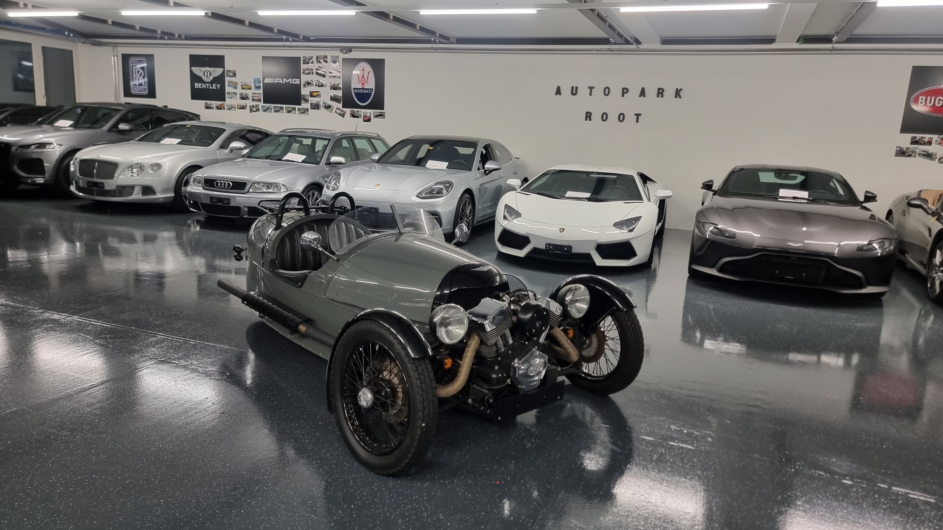 MORGAN Cabriolet-showroom-element-1