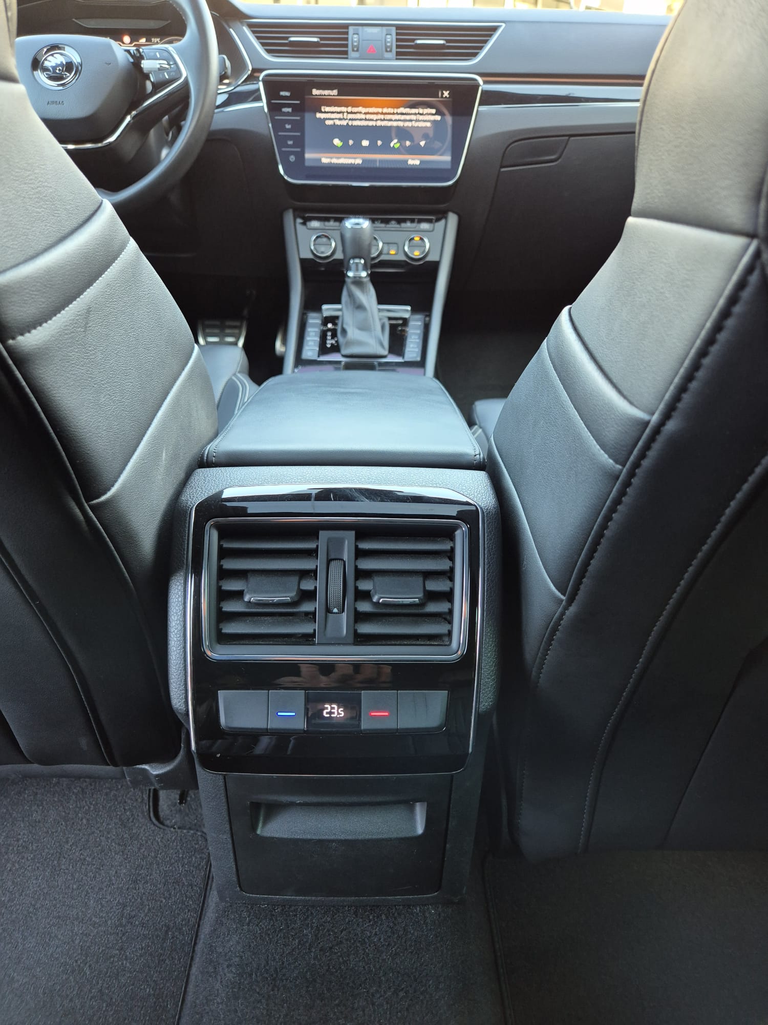 SKODA Superb Combi 2.0 TSI L&K 4x4 DSG-image-13