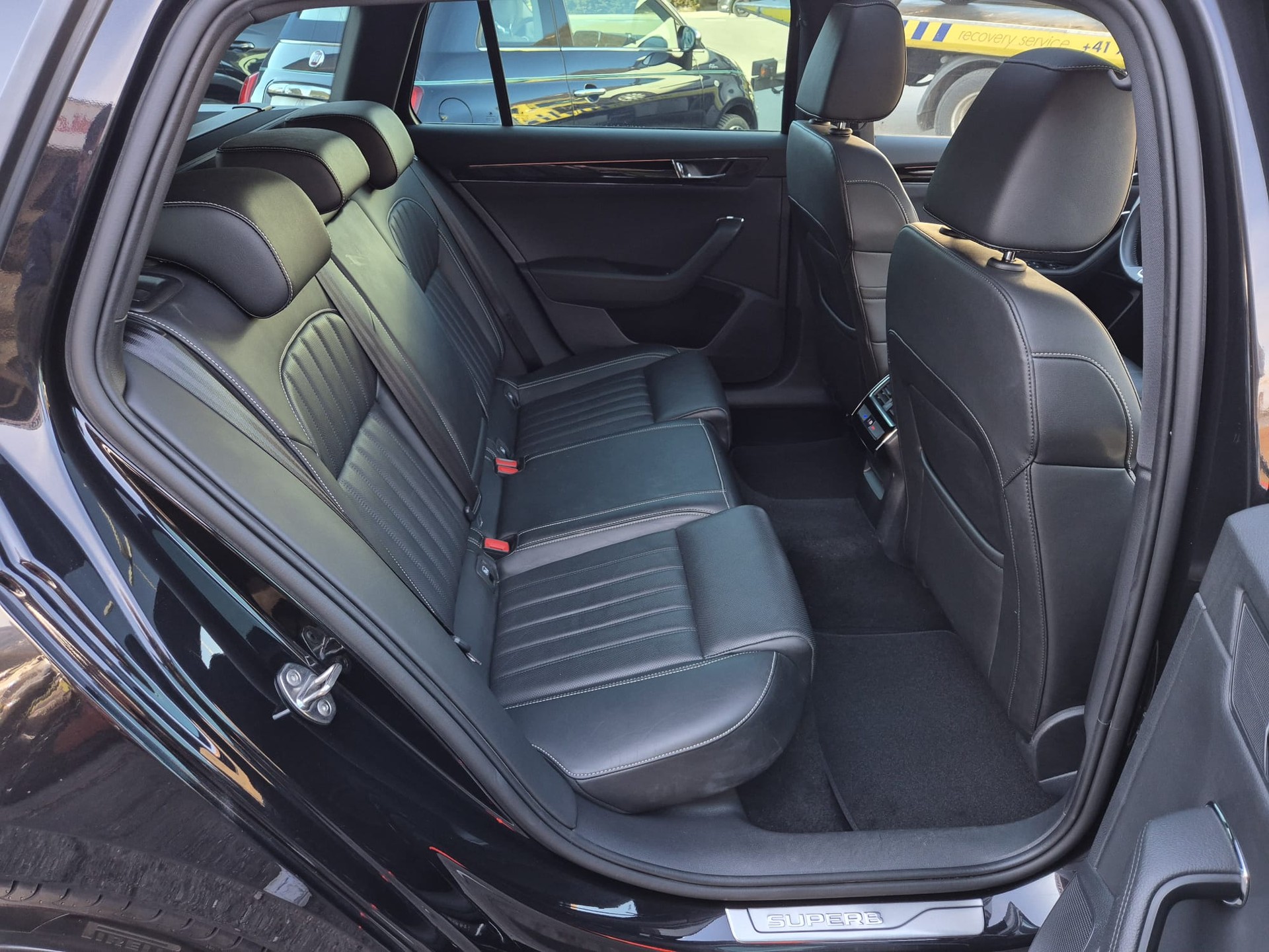 SKODA Superb Combi 2.0 TSI L&K 4x4 DSG-image-10