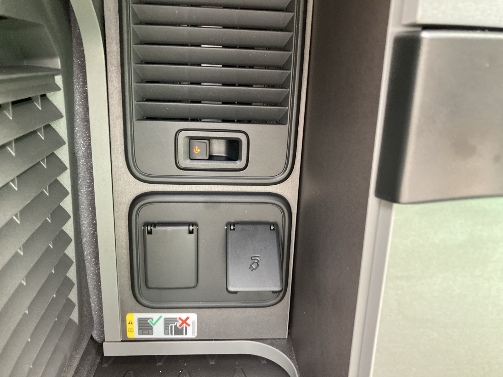VW California 2.0 TDI Beach Tour-image-13