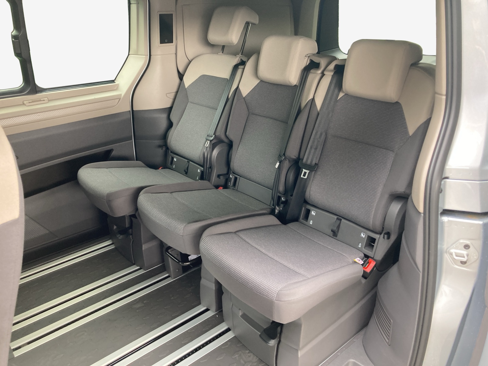 VW California 2.0 TDI Beach Tour-image-11