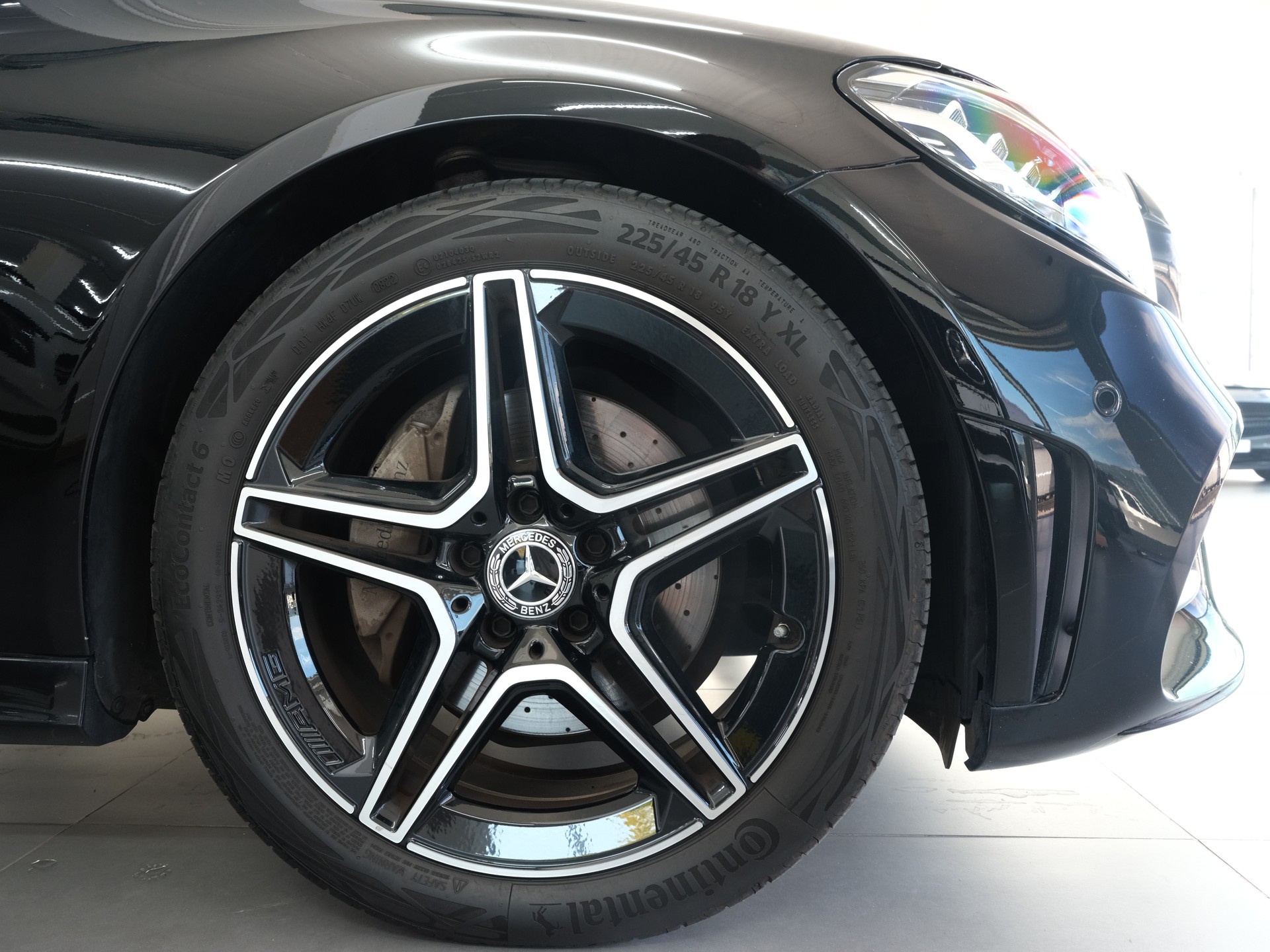 MERCEDES-BENZ C 220 d Coupé AMG Line 9G-Tronic-image-16