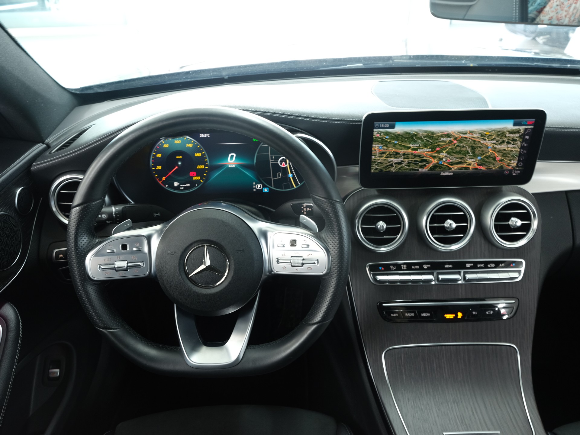MERCEDES-BENZ C 220 d Coupé AMG Line 9G-Tronic-image-11