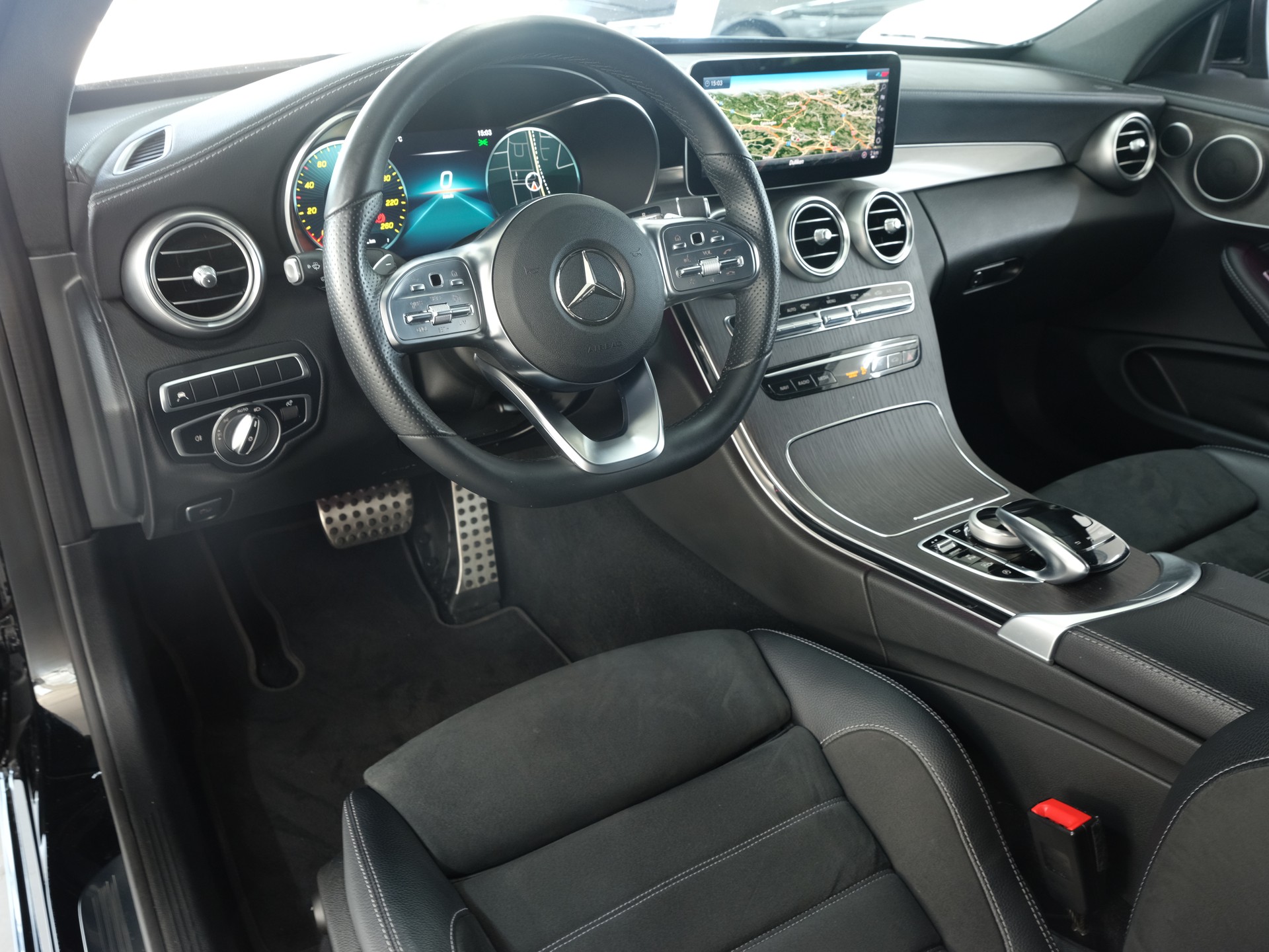 MERCEDES-BENZ C 220 d Coupé AMG Line 9G-Tronic-image-8