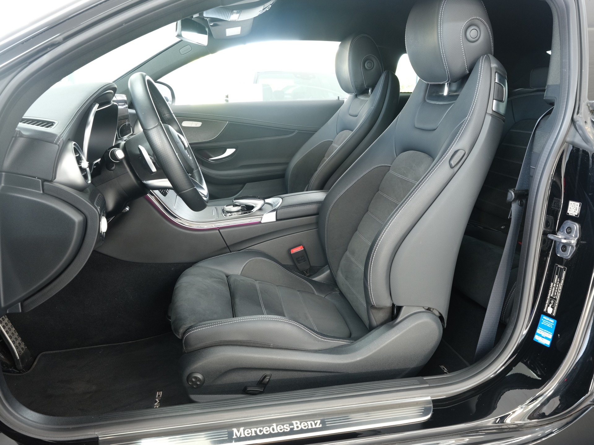 MERCEDES-BENZ C 220 d Coupé AMG Line 9G-Tronic-image-10