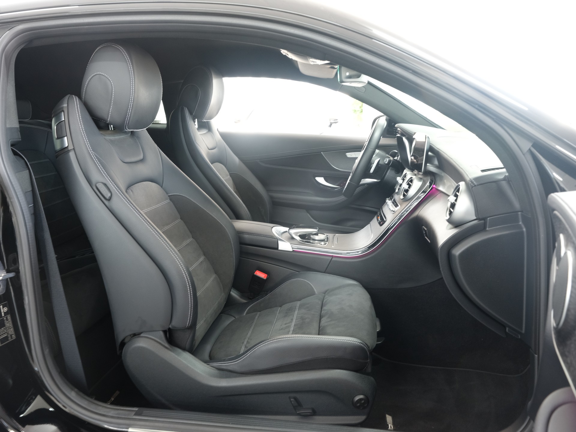 MERCEDES-BENZ C 220 d Coupé AMG Line 9G-Tronic-image-14