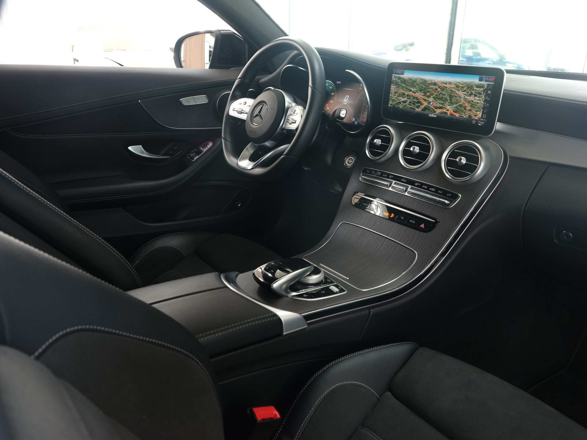 MERCEDES-BENZ C 220 d Coupé AMG Line 9G-Tronic-image-13