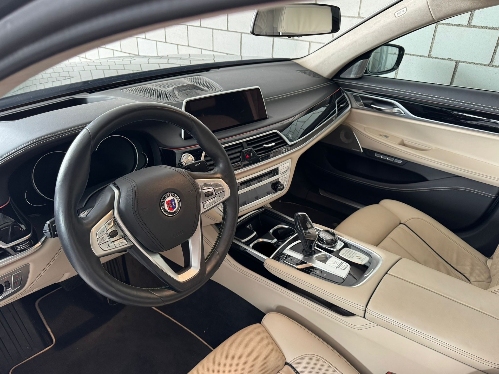 BMW-ALPINA B7 L BiTurbo 4.4 V8 xDrive Switch-Tronic Vollausstattung-image-4
