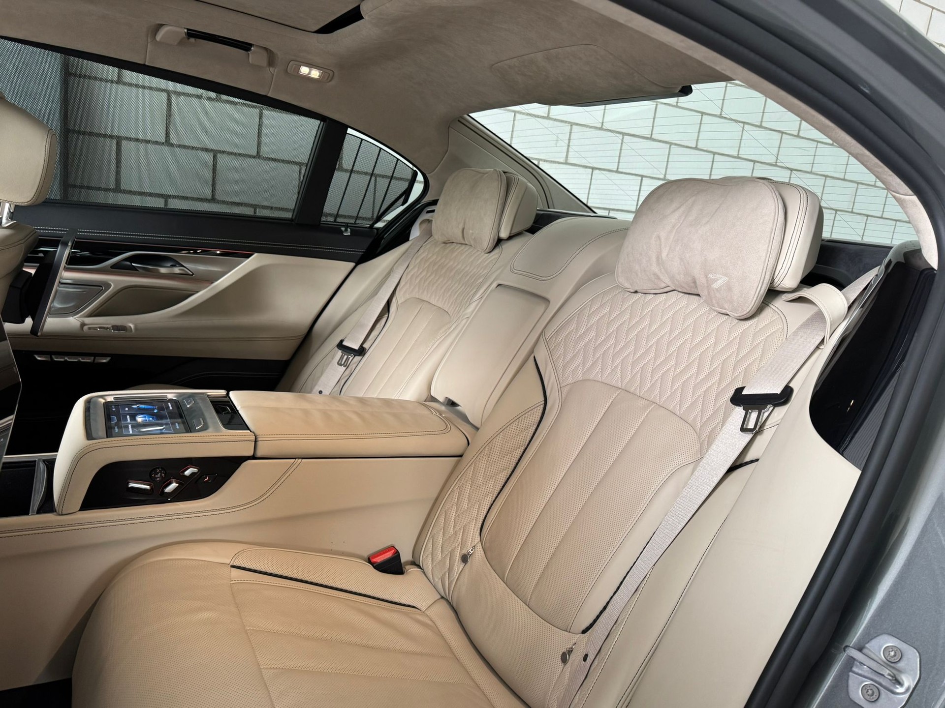 BMW-ALPINA B7 L BiTurbo 4.4 V8 xDrive Switch-Tronic Vollausstattung-image-7