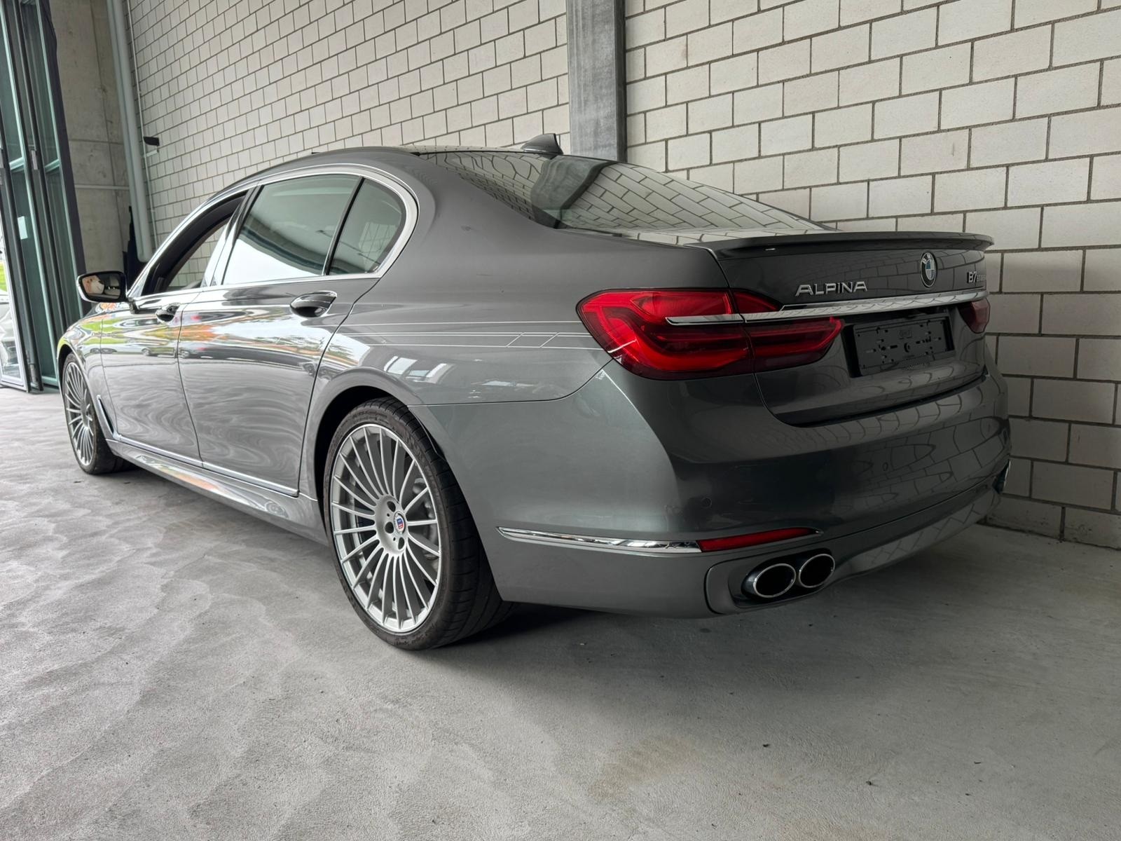 BMW-ALPINA B7 L BiTurbo 4.4 V8 xDrive Switch-Tronic Vollausstattung-image-2