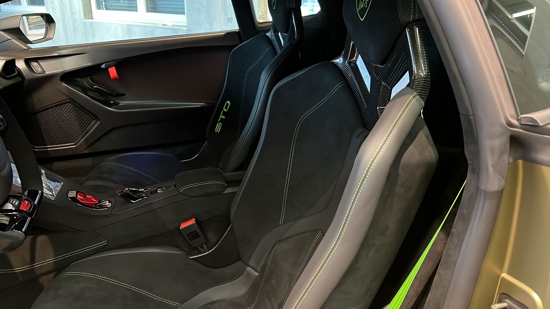 LAMBORGHINI Huracan STO Coupé DCT RWD-image-5