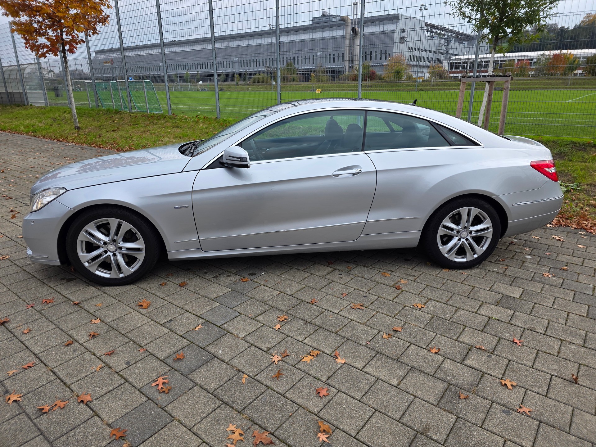 MERCEDES-BENZ E 350 CGI BlueEfficiency 7G-Tronic-image-7