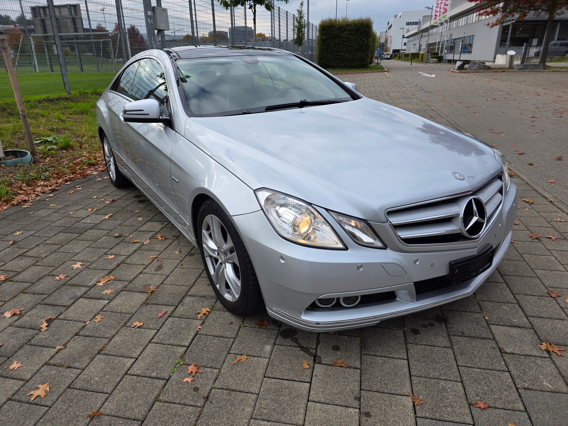 MERCEDES-BENZ E 350 CGI BlueEfficiency 7G-Tronic-showroom-element-1